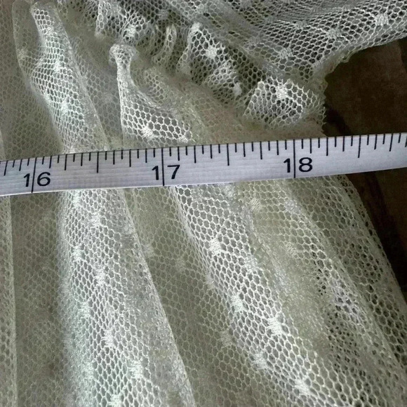 Guess beautiful top. Hardly worn. Spring/summer season start - Picture 2 of 11